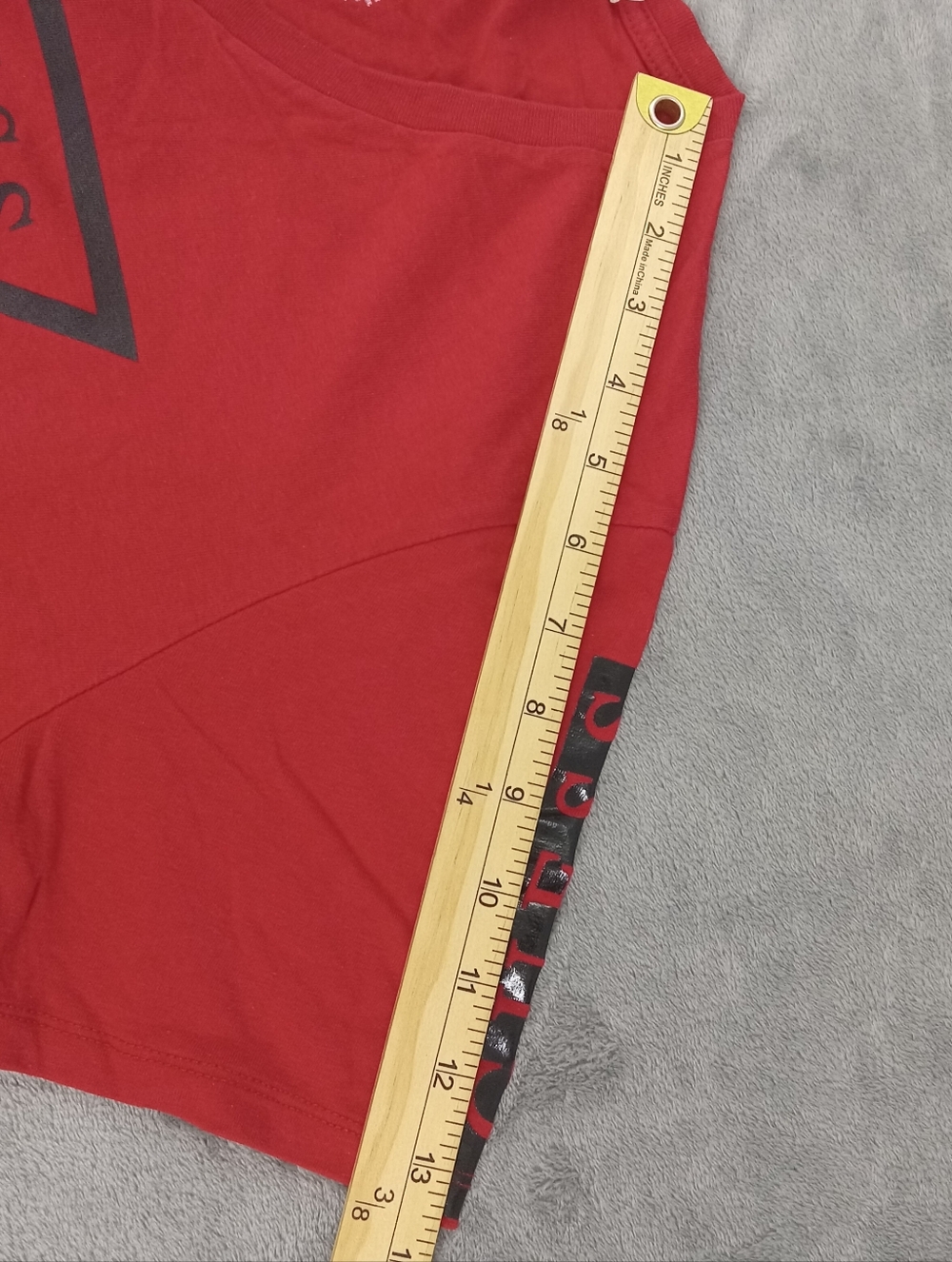 GUESS Men’s Red V-Neck Logo Tee Size Large - Picture 8 of 9